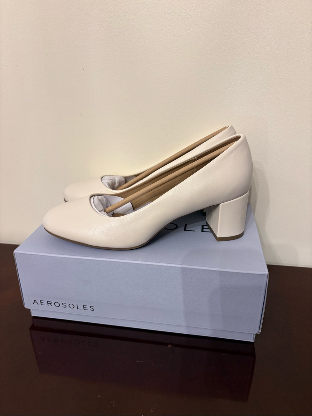 Aerosoles Enny Mid Heel Block Pumps Eggnog Off-White Women's Size 9 M NIB